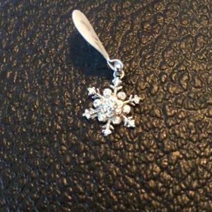 Snowflake  Silver Pendant with CZ 77